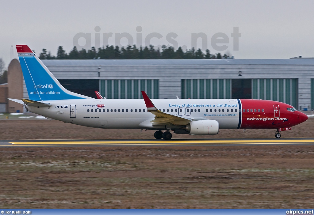 LN-NGE, Boeing 737-800, Norwegian Air Shuttle