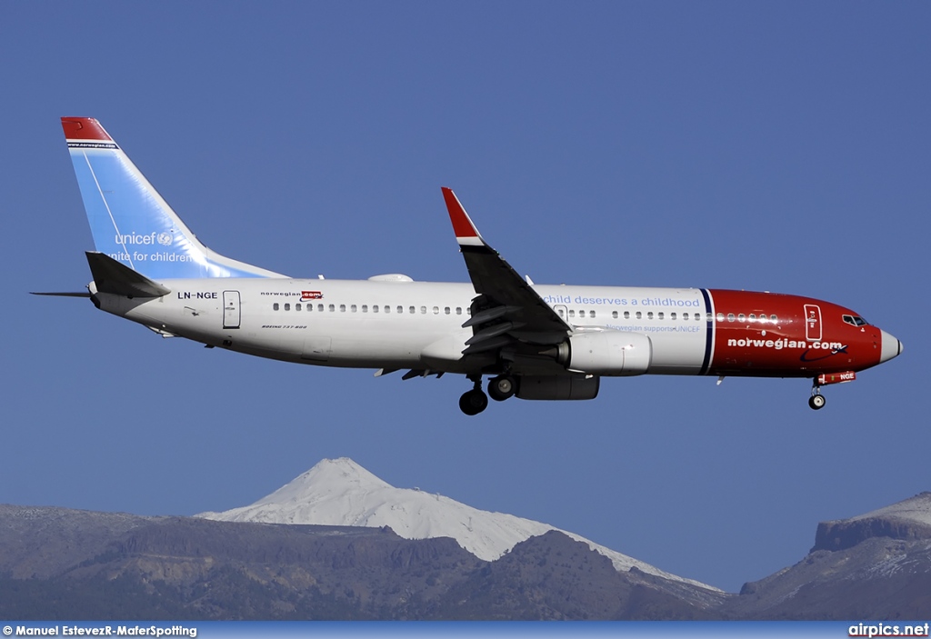 LN-NGE, Boeing 737-800, Norwegian Air Shuttle