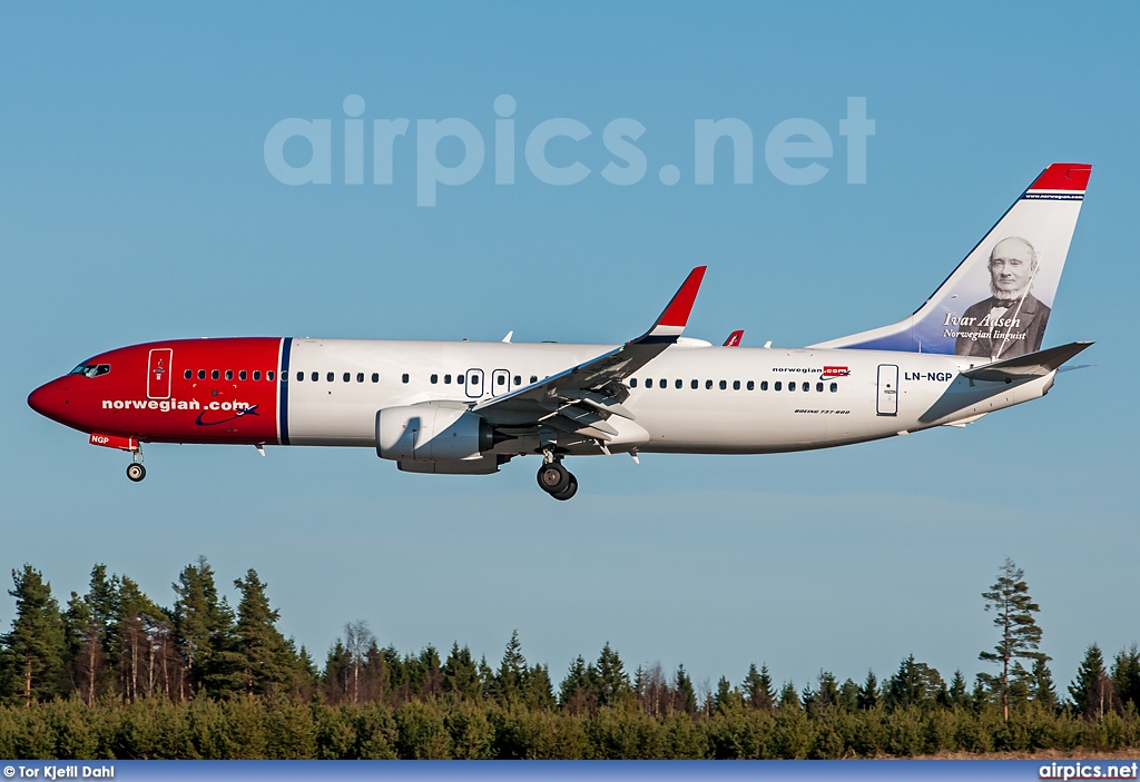 LN-NGP , Boeing 737-800, Norwegian Air Shuttle