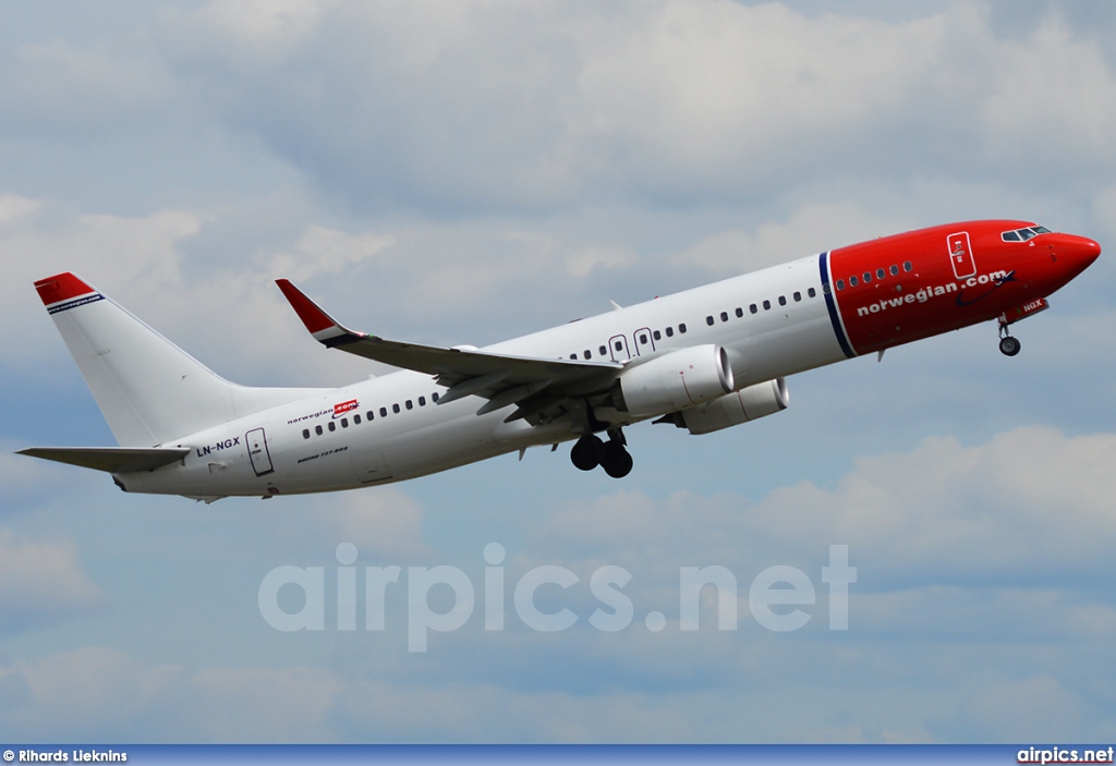 LN-NGX, Boeing 737-800, Norwegian Air Shuttle