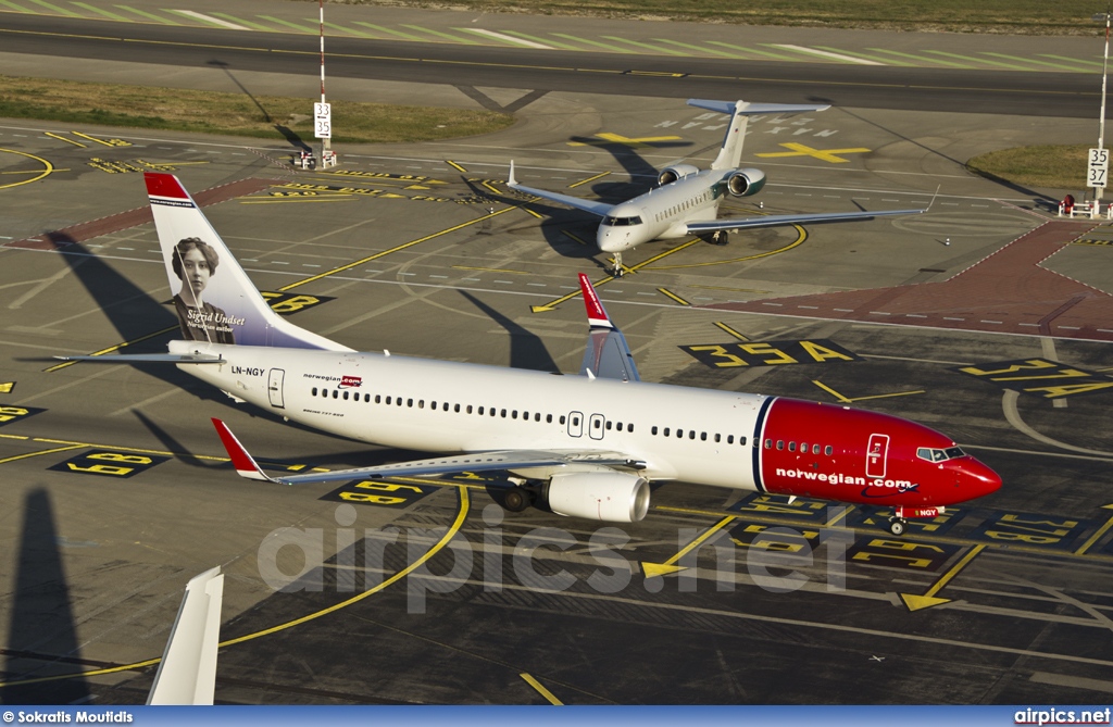 LN-NGY, Boeing 737-800, Norwegian Air Shuttle