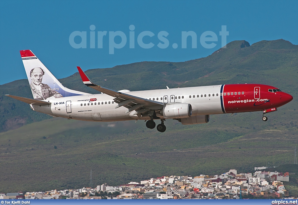 LN-NIA, Boeing 737-800, Norwegian Air Shuttle