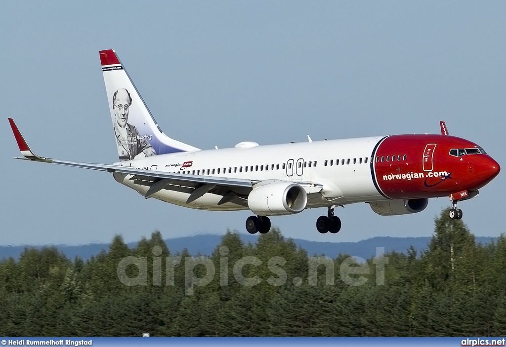 LN-NIA, Boeing 737-800, Norwegian Air Shuttle