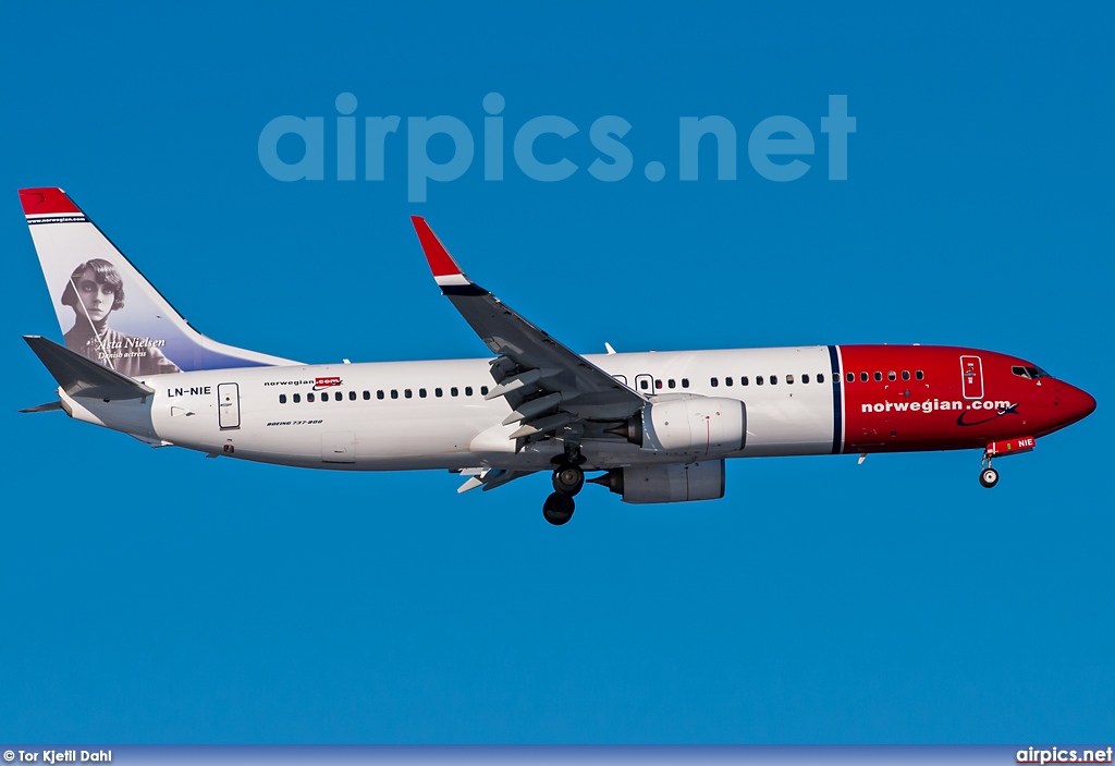 LN-NIE, Boeing 737-800, Norwegian Air Shuttle