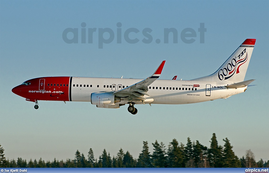 LN-NOL, Boeing 737-800, Norwegian Air Shuttle