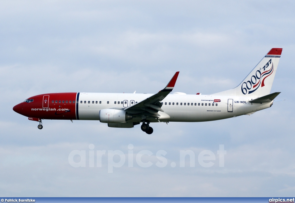 LN-NOL, Boeing 737-800, Norwegian Air Shuttle