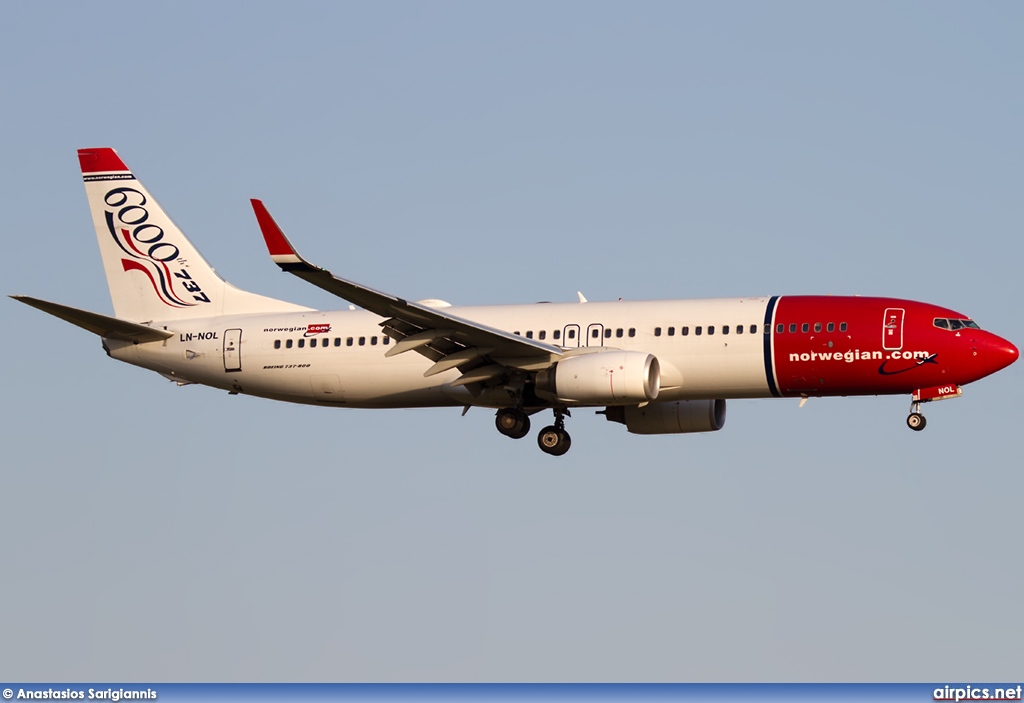 LN-NOL, Boeing 737-800, Norwegian Air Shuttle