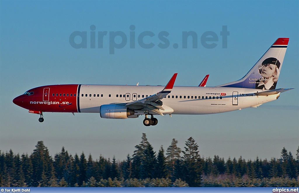 LN-NOM, Boeing 737-800, Norwegian Air Shuttle