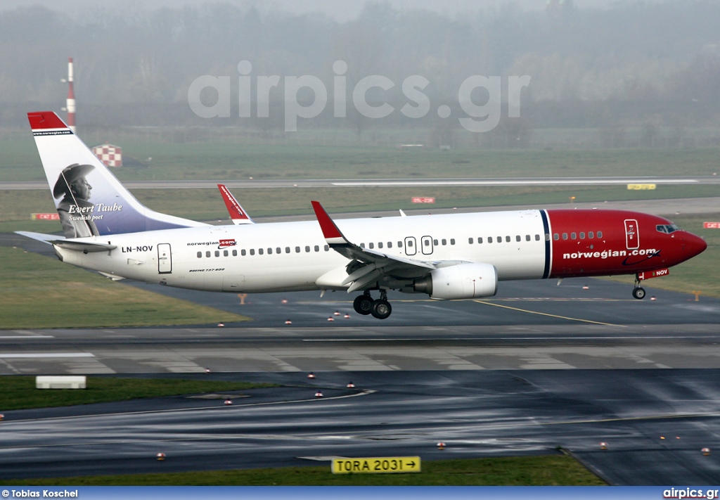 LN-NOV, Boeing 737-800, Norwegian Air Shuttle