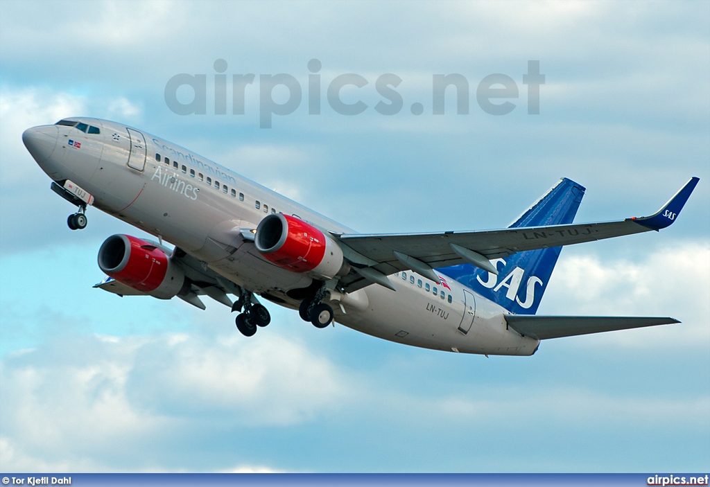 LN-TUJ, Boeing 737-700, Scandinavian Airlines System (SAS)