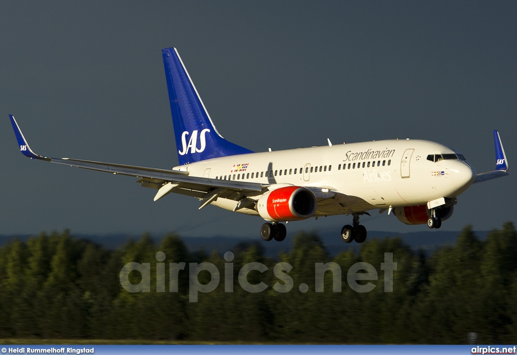 LN-TUJ, Boeing 737-700, Scandinavian Airlines System (SAS)