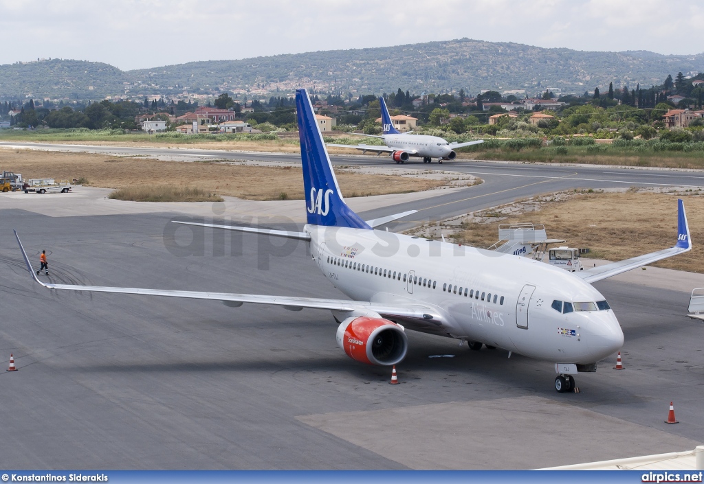 LN-TUJ, Boeing 737-700, Scandinavian Airlines System (SAS)