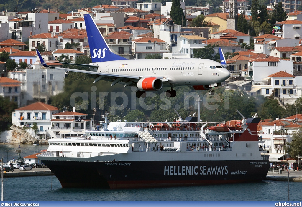 LN-TUM, Boeing 737-700, Scandinavian Airlines System (SAS)