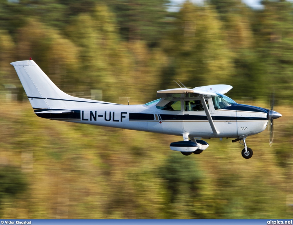 LN-ULF, Cessna 182P Skylane, Private