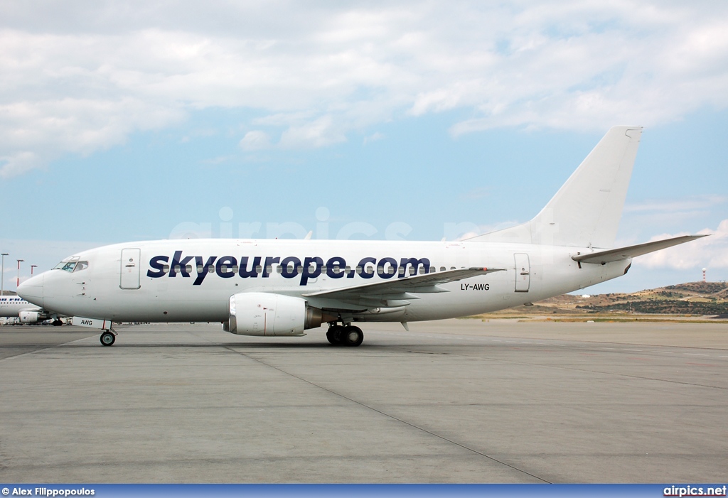 LY-AWG, Boeing 737-500, SkyEurope