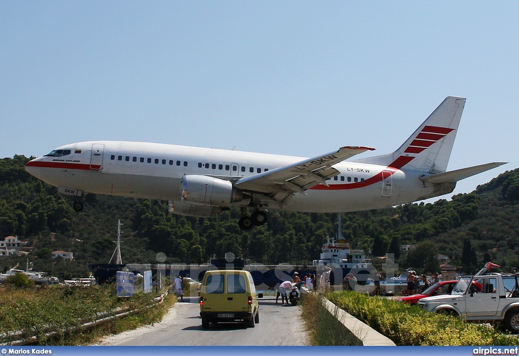 LY-SKW, Boeing 737-300, Aurela