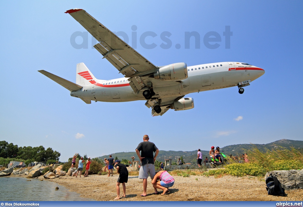 LY-SKW, Boeing 737-300, Aurela