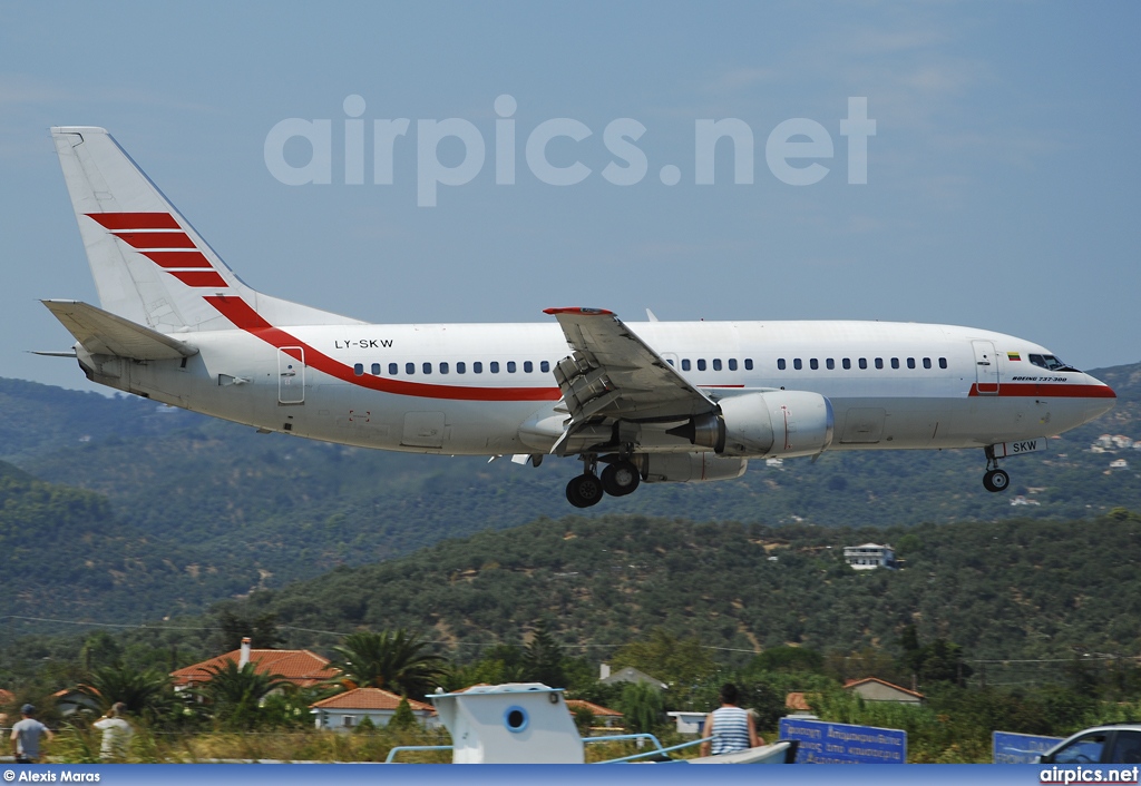 LY-SKW, Boeing 737-300, Aurela