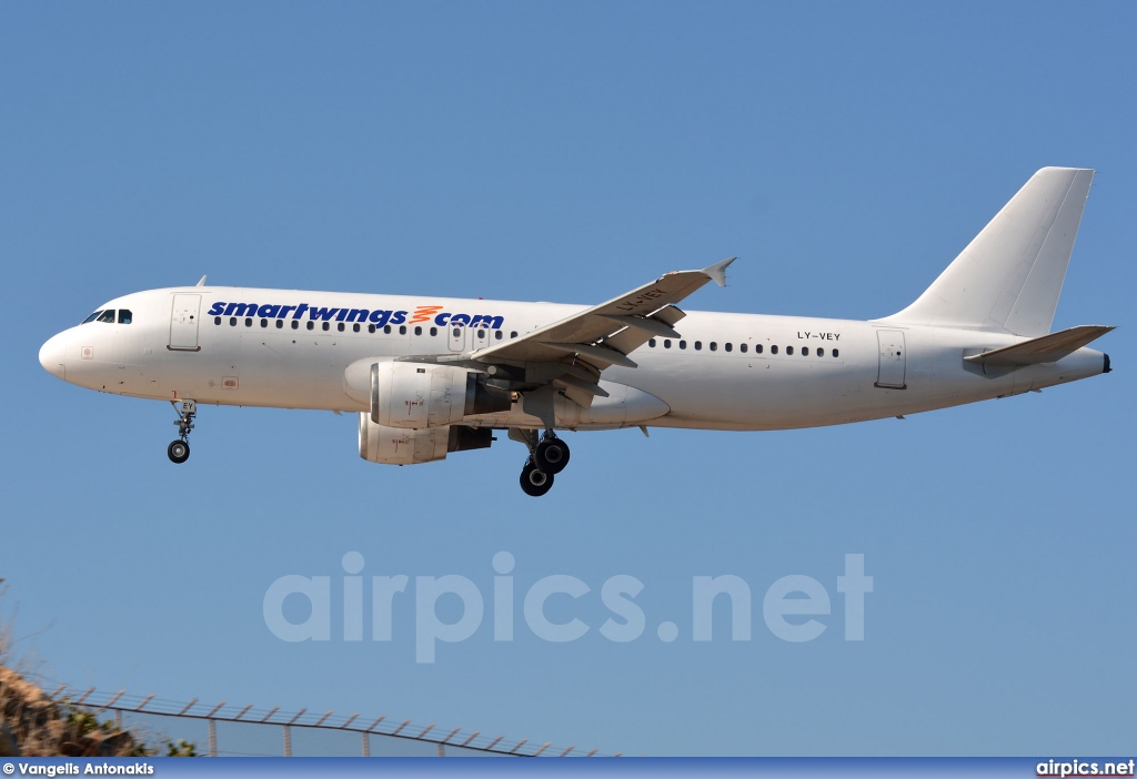 LY-VEY, Airbus A320-200, Smart Wings