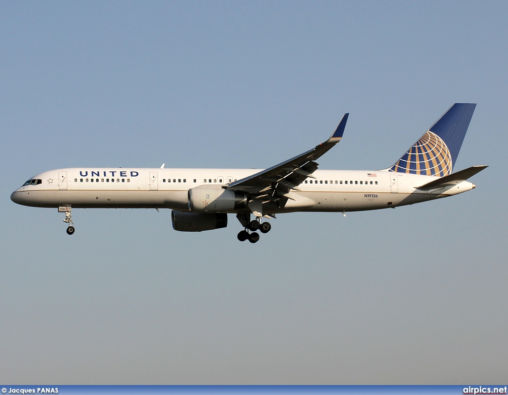 N19136, Boeing 757-200, United Airlines