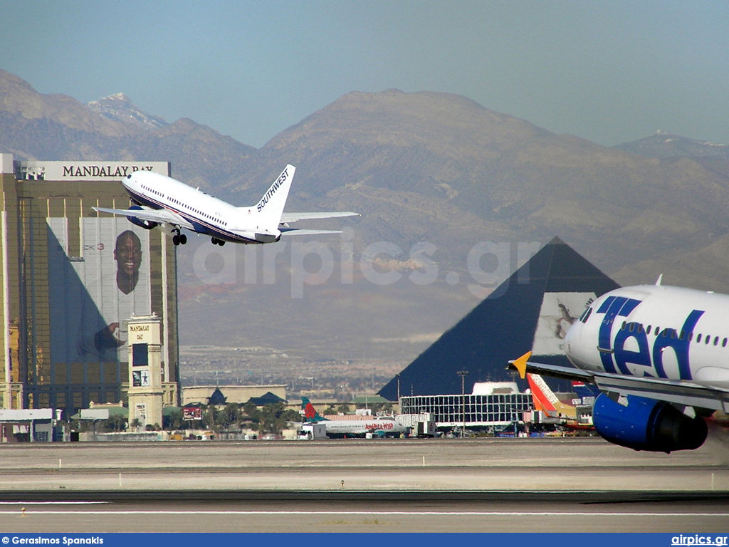 N271LV, Boeing 737-700, Southwest Airlines