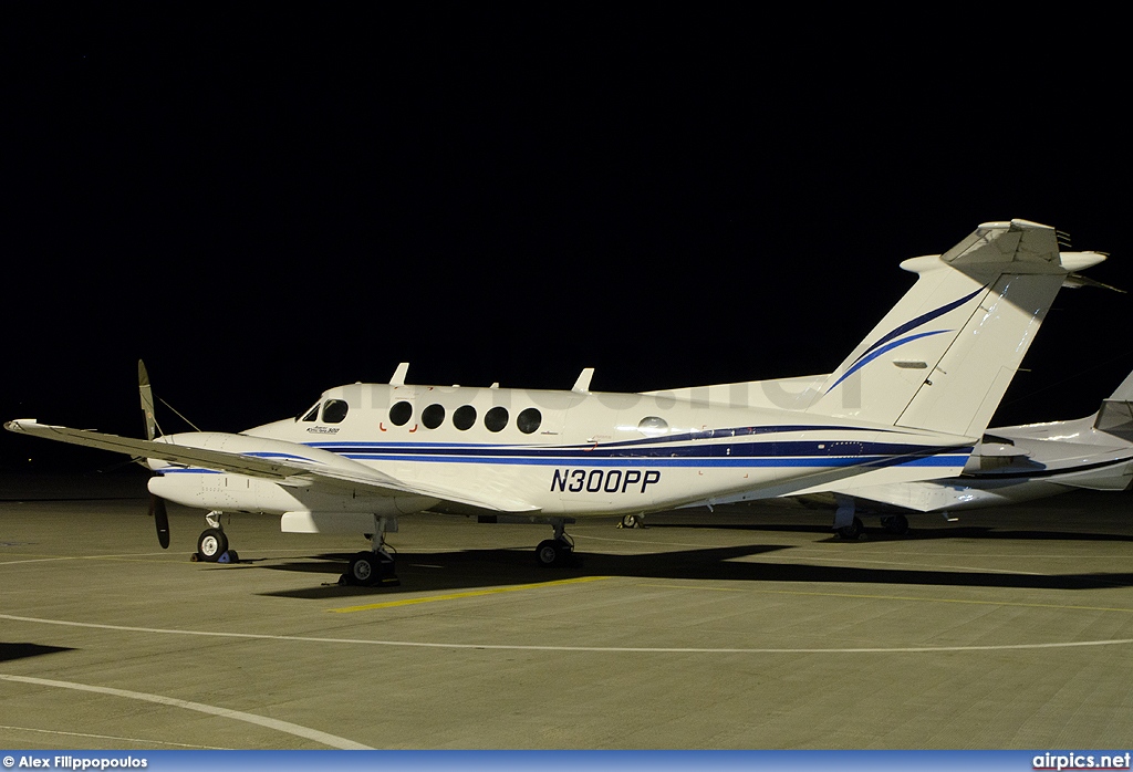 N300PP, Beechcraft 350 Super King Air, Private