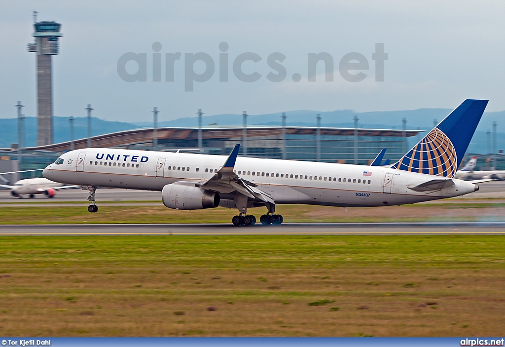 N34137, Boeing 757-200ER, United Airlines