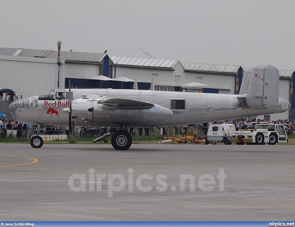 N6123C, North American B-25J Mitchell, Flying Bulls