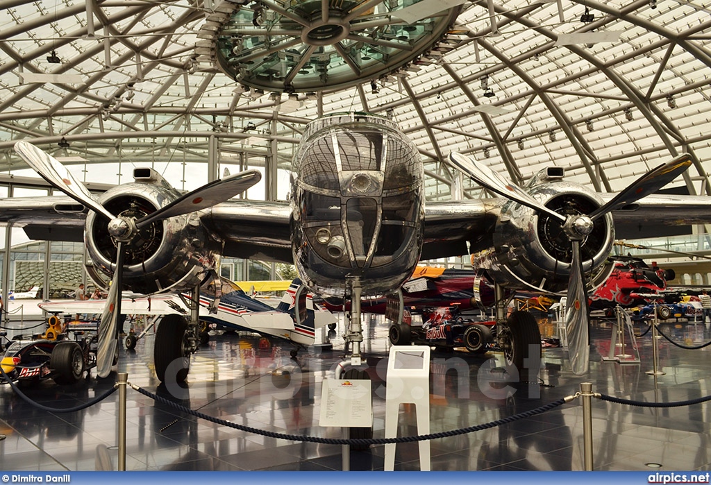 N6123C, North American B-25J Mitchell, Flying Bulls