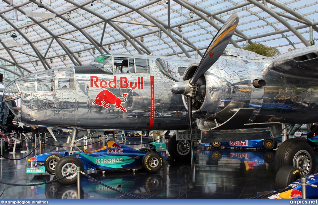 N6123C, North American B-25J Mitchell, Flying Bulls