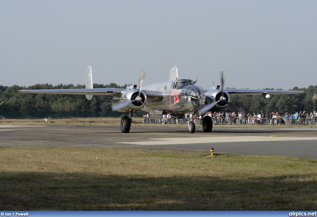 N6173C, North American B-25J Mitchell, Private