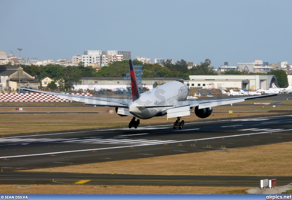 N702DN, Boeing 777-200LR, Delta Air Lines