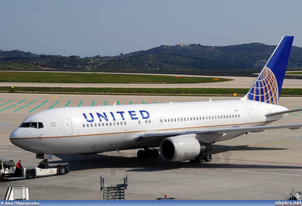 N76151, Boeing 767-200ER, United Airlines