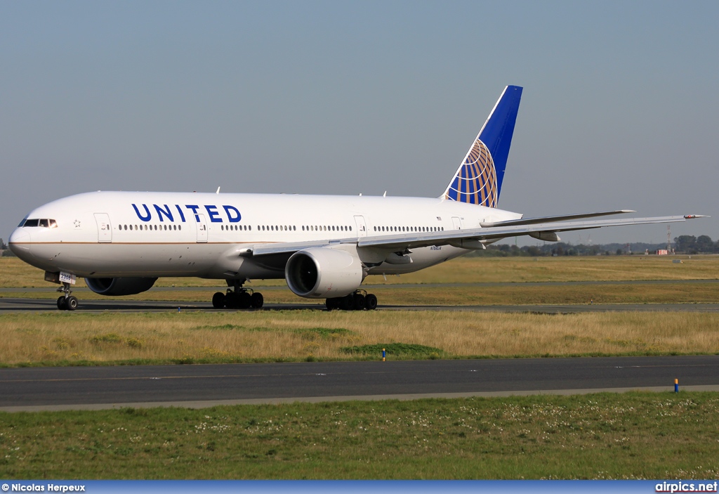 N768UA, Boeing 777-200, United Airlines