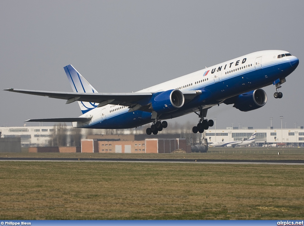 N772UA, Boeing 777-200, United Airlines