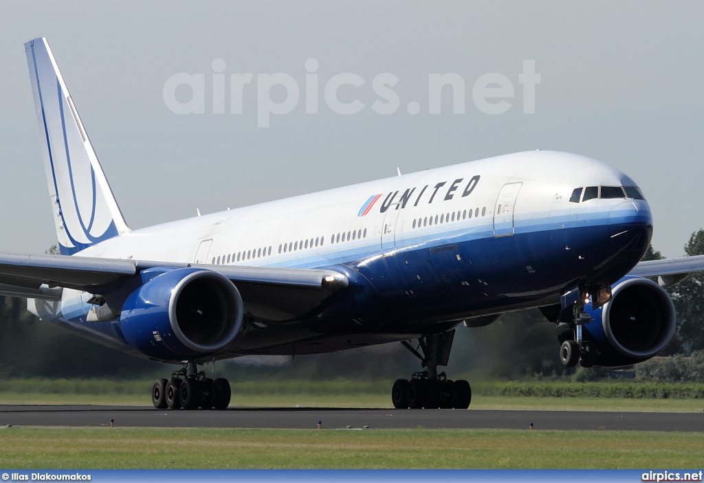 N775UA, Boeing 777-200, United Airlines