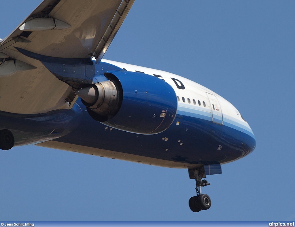 N776UA, Boeing 777-200, United Airlines