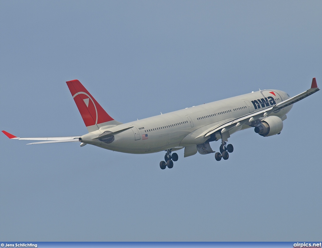 N810NW, Airbus A330-300, Northwest Airlines