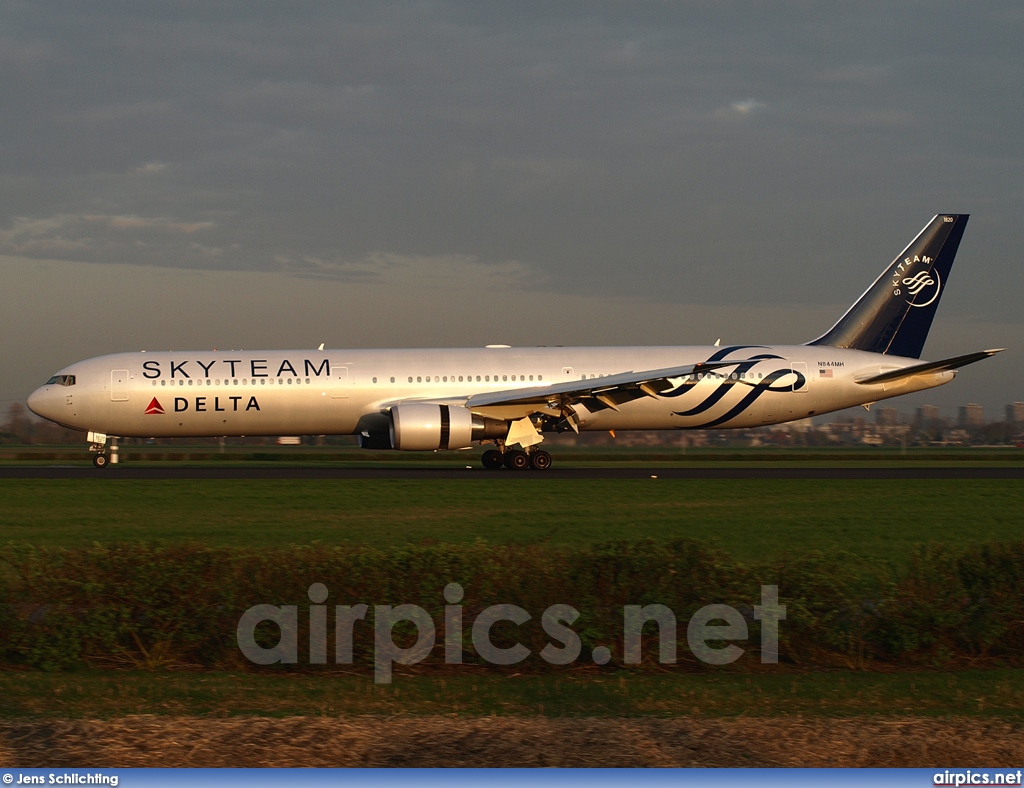 N844MH, Boeing 767-400ER, Delta Air Lines