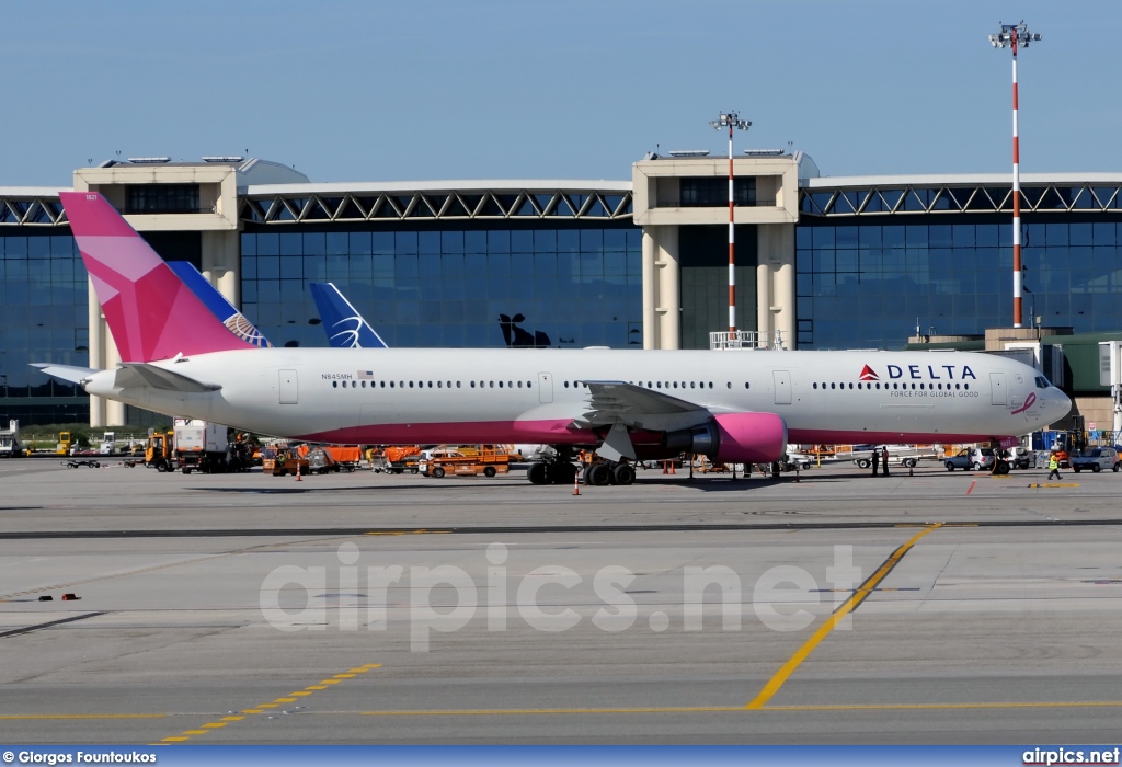 N845MH, Boeing 767-400ER, Delta Air Lines