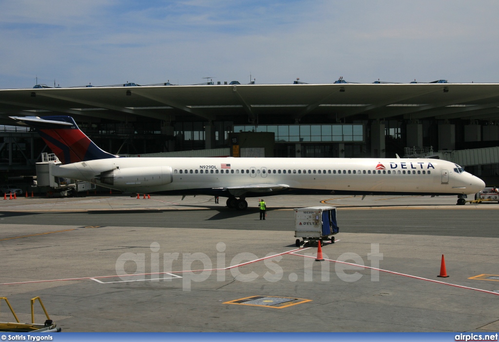 N929DL, McDonnell Douglas MD-88, Delta Air Lines