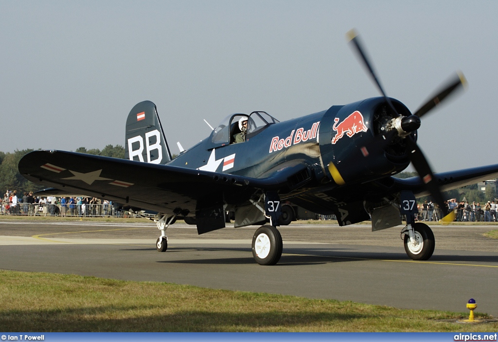 OE-EAS, Ling-Temco-Vought F4U-4 Corsair, Private