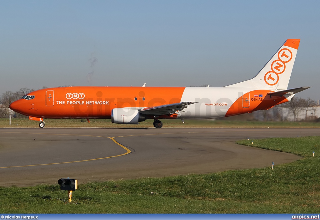 OE-IAE, Boeing 737-400SF, TNT Airways