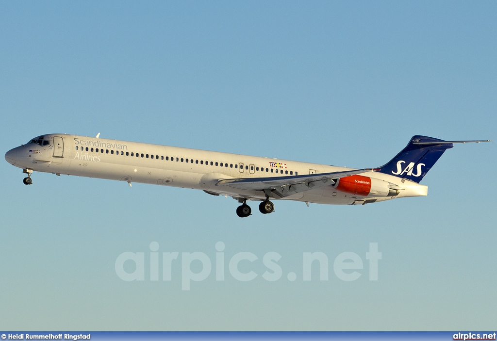 OY-KHN, McDonnell Douglas MD-82, Scandinavian Airlines System (SAS)