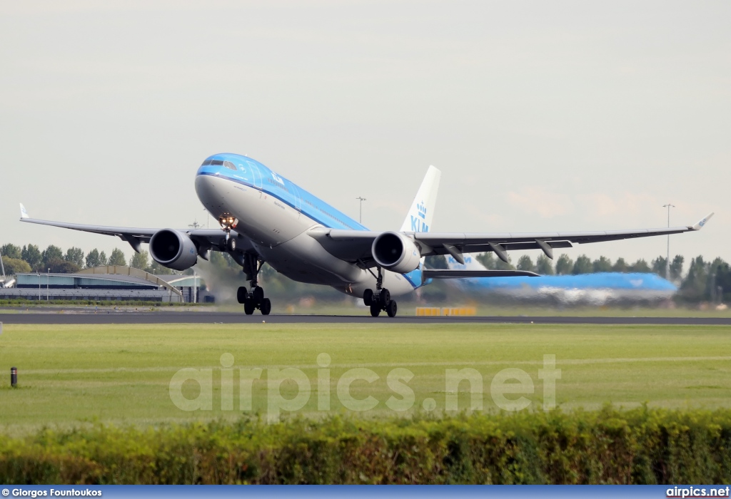 PH-AOB, Airbus A330-200, KLM Royal Dutch Airlines