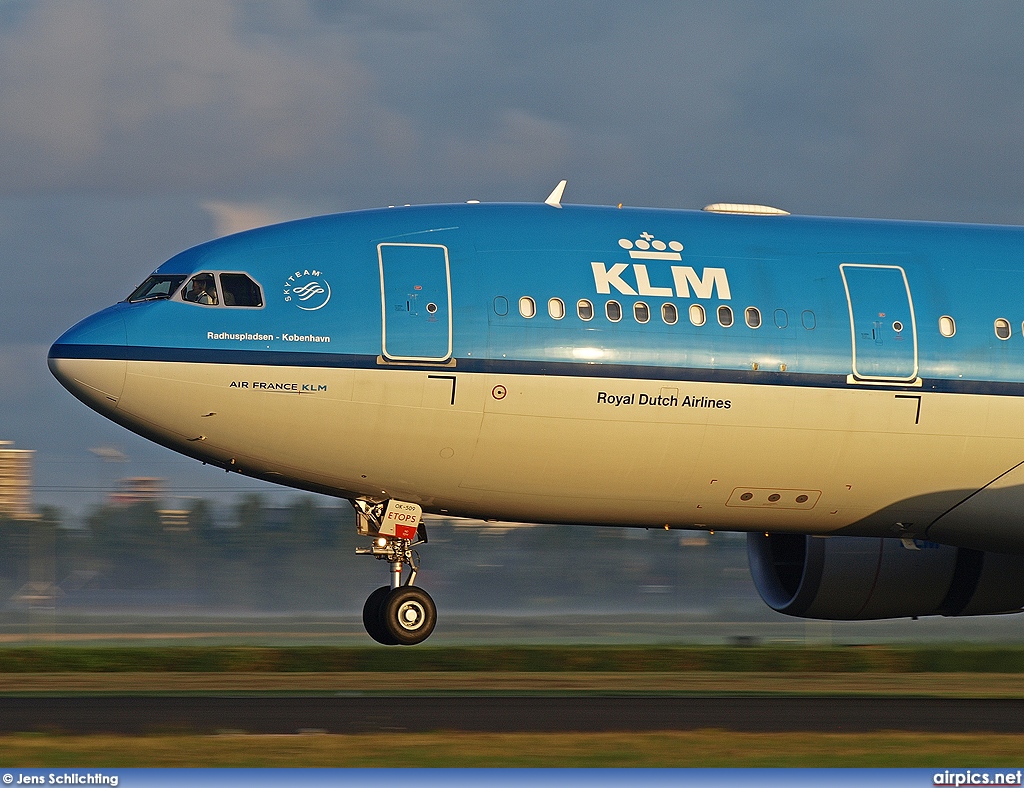 PH-AOK, Airbus A330-200, KLM Royal Dutch Airlines