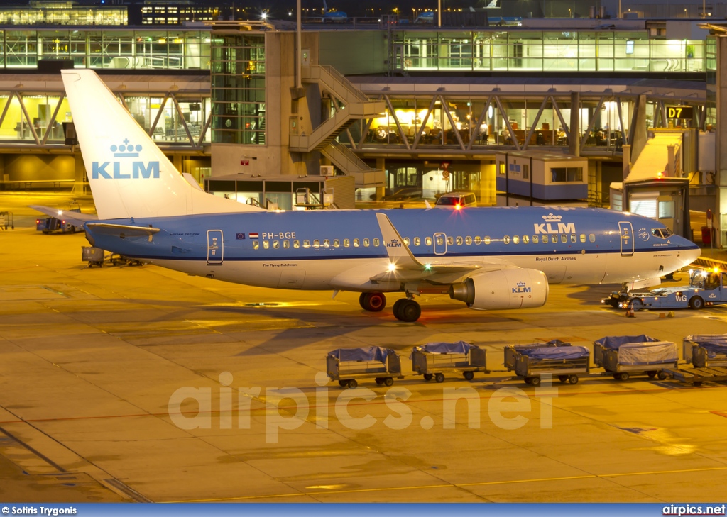 PH-BGE, Boeing 737-700, KLM Royal Dutch Airlines