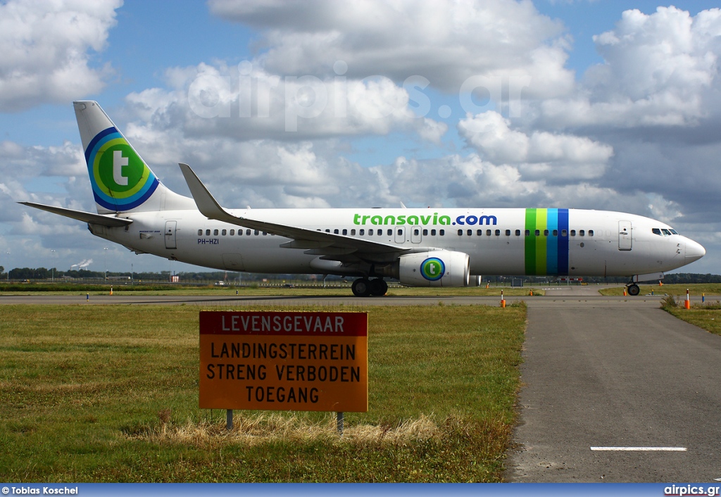 PH-HZI, Boeing 737-800, Transavia