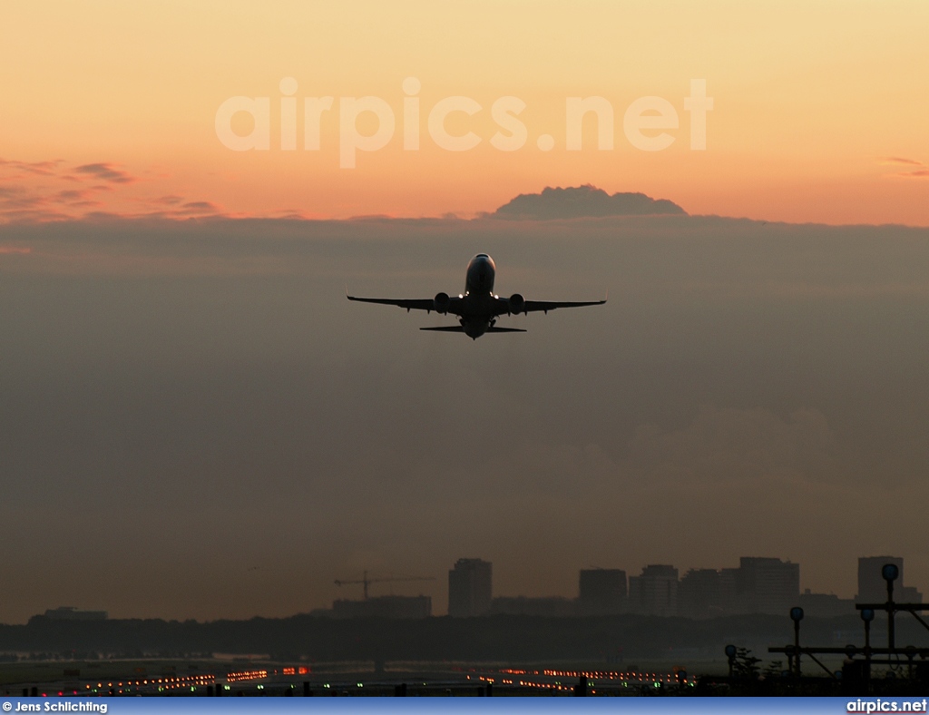 PH-HZW, Boeing 737-800, Transavia