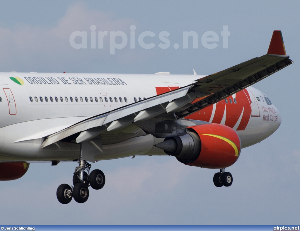 PT-MVL, Airbus A330-200, TAM Linhas Aereas